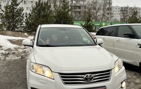 Toyota RAV4, 2011 год, 1 750 000 рублей, 2 фотография