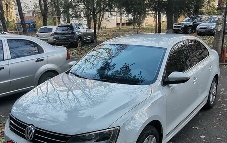 Volkswagen Jetta VI, 2016 год, 1 420 000 рублей, 2 фотография