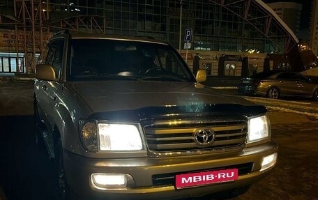 Toyota Land Cruiser 100 рестайлинг 2, 2003 год, 3 200 000 рублей, 2 фотография