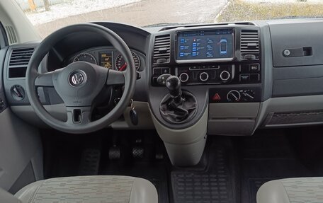 Volkswagen Transporter T5 рестайлинг, 2010 год, 1 700 000 рублей, 2 фотография