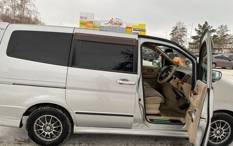 Nissan Serena II, 2005 год, 850 000 рублей, 2 фотография