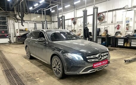 Mercedes-Benz E-Класс, 2019 год, 3 995 000 рублей, 3 фотография