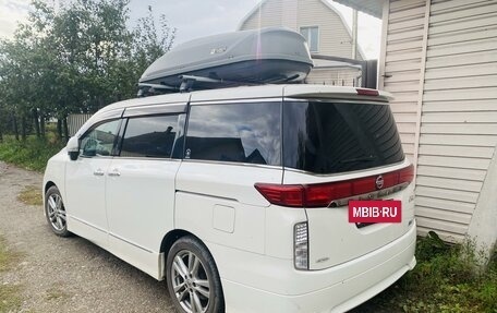 Nissan Elgrand III, 2010 год, 2 350 000 рублей, 2 фотография