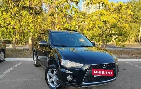 Mitsubishi Outlander III рестайлинг 3, 2011 год, 1 230 000 рублей, 3 фотография