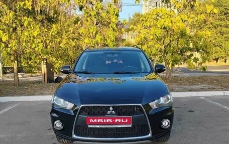 Mitsubishi Outlander III рестайлинг 3, 2011 год, 1 230 000 рублей, 2 фотография