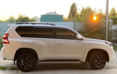 Toyota Land Cruiser Prado 150 рестайлинг 2, 2015 год, 3 700 000 рублей, 19 фотография