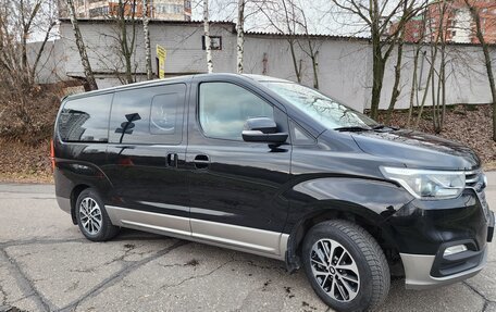 Hyundai Grand Starex Grand Starex I рестайлинг 2, 2018 год, 3 990 000 рублей, 5 фотография