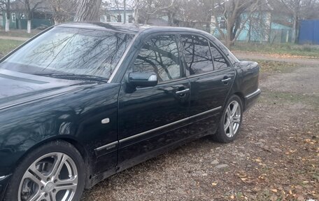 Mercedes-Benz E-Класс, 1998 год, 1 000 000 рублей, 2 фотография