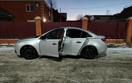 Chevrolet Cruze II, 2010 год, 690 000 рублей, 3 фотография