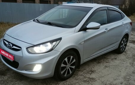 Hyundai Solaris II рестайлинг, 2011 год, 715 000 рублей, 1 фотография