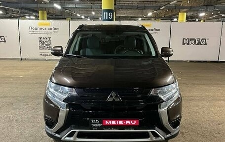 Mitsubishi Outlander III рестайлинг 3, 2021 год, 3 395 000 рублей, 2 фотография