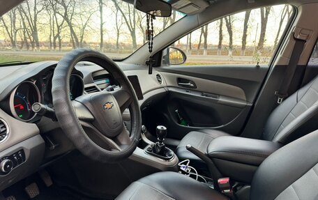 Chevrolet Cruze II, 2010 год, 720 000 рублей, 5 фотография