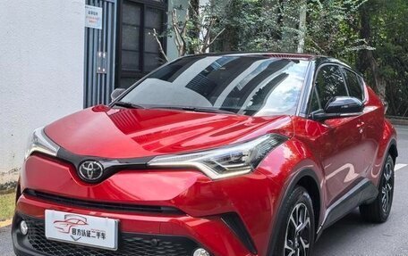 Toyota C-HR I рестайлинг, 2021 год, 2 260 000 рублей, 1 фотография