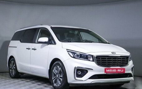 KIA Carnival III, 2018 год, 2 500 000 рублей, 3 фотография