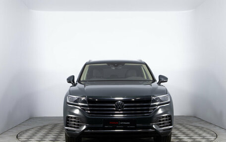 Volkswagen Touareg III, 2018 год, 5 780 000 рублей, 2 фотография