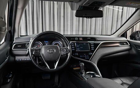 Toyota Camry, 2018 год, 2 799 000 рублей, 6 фотография