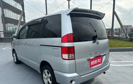 Toyota Noah III, 2005 год, 560 016 рублей, 5 фотография