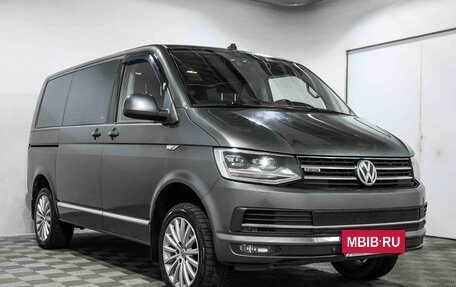 Volkswagen Caravelle T6 рестайлинг, 2017 год, 3 030 000 рублей, 3 фотография