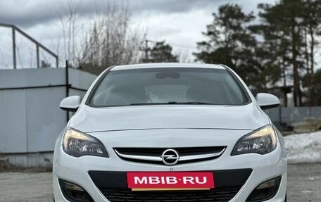 Opel Astra J, 2014 год, 815 000 рублей, 2 фотография