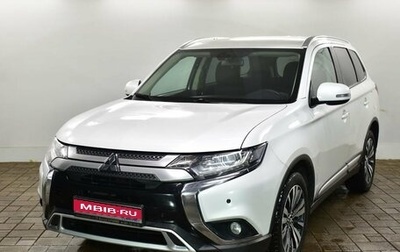 Mitsubishi Outlander III рестайлинг 3, 2018 год, 1 870 000 рублей, 1 фотография