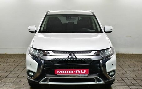 Mitsubishi Outlander III рестайлинг 3, 2018 год, 1 870 000 рублей, 2 фотография