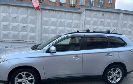 Mitsubishi Outlander III рестайлинг 3, 2012 год, 1 500 000 рублей, 10 фотография