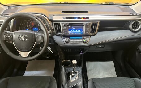 Toyota RAV4, 2015 год, 2 089 000 рублей, 10 фотография