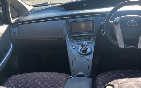 Toyota Prius, 2011 год, 900 000 рублей, 7 фотография