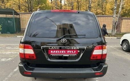 Toyota Land Cruiser 100 рестайлинг 2, 2006 год, 2 650 000 рублей, 6 фотография