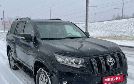 Toyota Land Cruiser Prado 150 рестайлинг 2, 2020 год, 5 800 000 рублей, 3 фотография