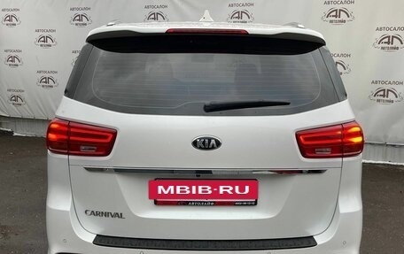 KIA Carnival III, 2018 год, 3 100 000 рублей, 8 фотография