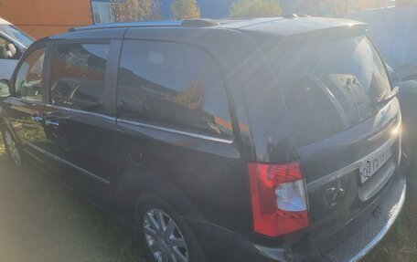 Chrysler Voyager IV, 2014 год, 700 000 рублей, 2 фотография