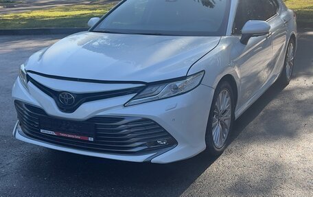 Toyota Camry, 2018 год, 3 250 000 рублей, 4 фотография