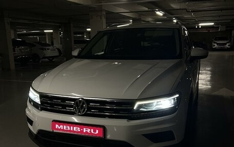 Volkswagen Tiguan II, 2018 год, 2 630 000 рублей, 1 фотография