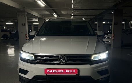 Volkswagen Tiguan II, 2018 год, 2 630 000 рублей, 2 фотография