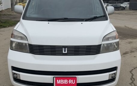 Toyota Voxy II, 2002 год, 1 050 000 рублей, 8 фотография