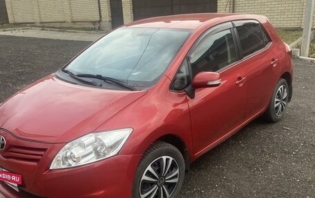 Toyota Auris II, 2011 год, 1 250 000 рублей, 2 фотография