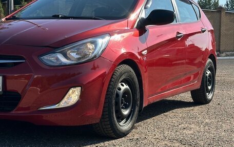 Hyundai Solaris II рестайлинг, 2013 год, 560 000 рублей, 2 фотография