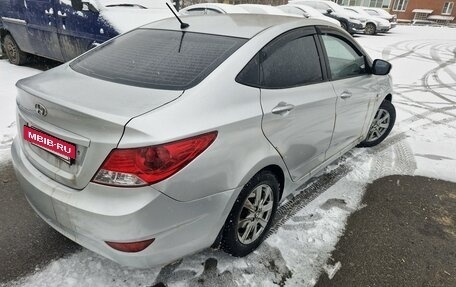 Hyundai Solaris II рестайлинг, 2011 год, 800 000 рублей, 7 фотография