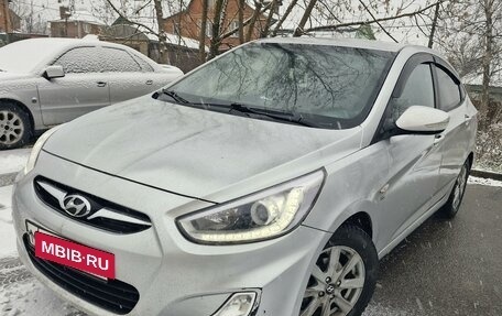 Hyundai Solaris II рестайлинг, 2011 год, 800 000 рублей, 6 фотография