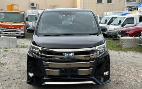 Toyota Noah III, 2019 год, 2 600 000 рублей, 1 фотография