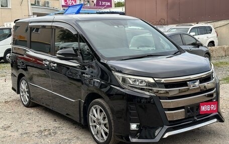 Toyota Noah III, 2019 год, 2 600 000 рублей, 2 фотография