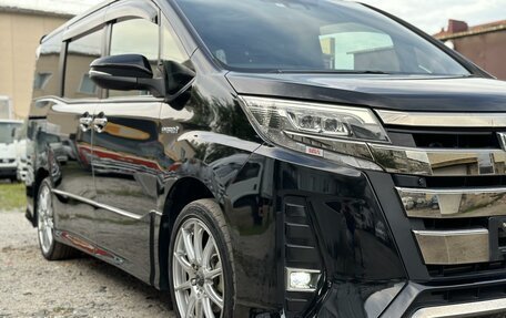 Toyota Noah III, 2019 год, 2 600 000 рублей, 20 фотография