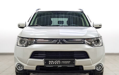 Mitsubishi Outlander III рестайлинг 3, 2013 год, 1 580 000 рублей, 2 фотография