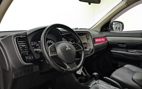 Mitsubishi Outlander III рестайлинг 3, 2013 год, 1 580 000 рублей, 15 фотография