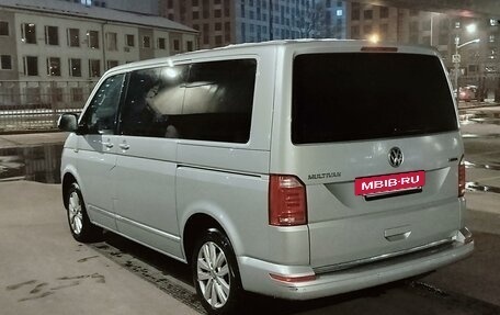 Volkswagen Multivan T6 рестайлинг, 2019 год, 4 900 000 рублей, 5 фотография