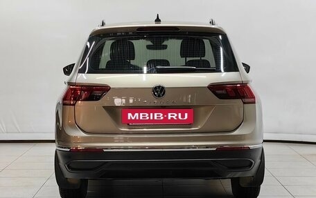 Volkswagen Tiguan II, 2021 год, 2 430 000 рублей, 4 фотография