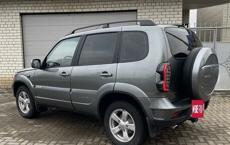 Chevrolet Niva I рестайлинг, 2016 год, 880 000 рублей, 4 фотография