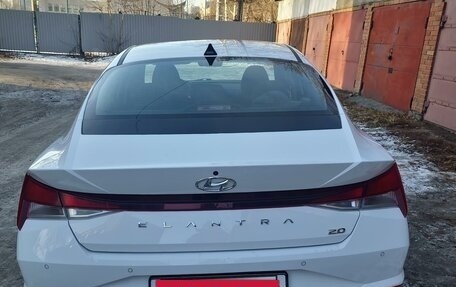 Hyundai Elantra, 2021 год, 2 600 000 рублей, 2 фотография