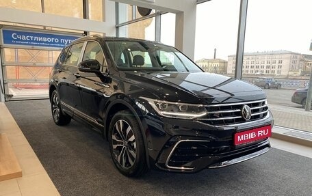 Volkswagen Tiguan II, 2023 год, 6 850 000 рублей, 1 фотография